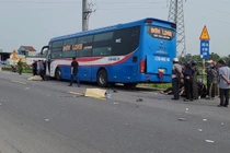 Ô tô khách va chạm xe máy, 2 người tử vong thương tâm