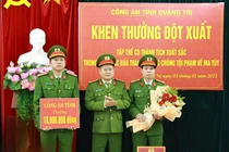 Quảng Trị: Phát hiện 10 bánh heroin, 15kg ma túy tổng hợp trên xe khách