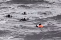 6 ngư dân gặp nạn trên vùng biển Quảng Bình được ứng cứu kịp thời