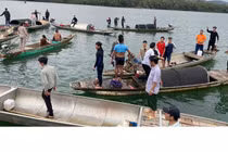 Quảng Bình: Lật thuyền trên sông Gianh, một người tử vong 