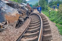 Hà Tĩnh: Tàu hỏa va chạm xe tải, đường sắt bị tê liệt