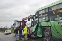 Xe máy va chạm ô tô khách, 1 người tử vong tại chỗ