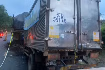 Phú Yên: Tông vào xe tải đỗ bên đường, 2 người tử vong