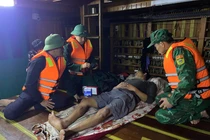 Hà Tĩnh: Cứu sống 6 thuyền viên gặp nạn trên biển 