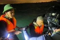 Bình Thuận: Cứu sống du khách nước ngoài gặp nạn trên biển 