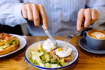 5 thói quen khi thức dậy buổi sáng giúp ngừa đột quỵ