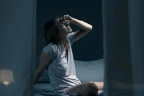5 dấu hiệu về đêm cảnh báo cơ thể đang tích tụ "độc tố"