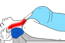 Đau cổ vai gáy do dùng điện thoại di động sai tư thế, khắc phụ sao?