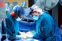 Cắt u tuyến tiền liệt cho cụ ông 100 tuổi: Bệnh 90% nam giới mắc 