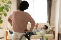 Cứ cuối tuần lại đi chơi pickleball, phó mặc chuyện chăm con cho vợ