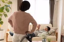 Cứ cuối tuần lại đi chơi pickleball, phó mặc chuyện chăm con cho vợ