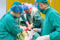 Thẩm mỹ vùng kín tại Spa, cô gái trẻ sốc mất máu, biến dạng vùng kín