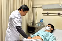 Thanh niên 24 tuổi thoát nguy cơ mất tinh hoàn nhờ nhận thức kịp thời 