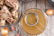 Lợi ích tuyệt vời của nước hầm xương