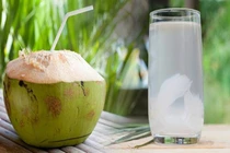 Phụ nữ mang thai uống nước dừa hàng ngày có tốt không?