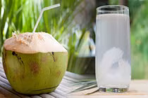 Phụ nữ mang thai uống nước dừa hàng ngày có tốt không?