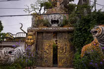 Chiêm ngưỡng ngôi nhà 4 tầng có lối kiến trúc kỳ dị ở Hưng Yên 