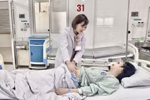 Cứu thai phụ chửa ngoài tử cung bị vỡ, bác sĩ cảnh báo "nóng"