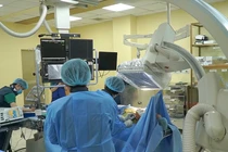 Nút động mạch phế quản cấp cứu người đàn ông đột ngột ho ra máu