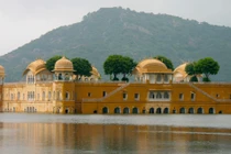 Kiến trúc độc đáo của cung điện "nửa chìm nửa nổi" bí ẩn ở Ấn Độ