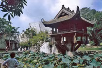 Ngắm vẻ đẹp mộc của loạt chùa nổi tiếng Hà Nội đầu thập niên 1990