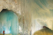 Những hang động mang vẻ đẹp kỳ ảo trên Trái đất