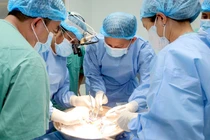 Chủ quan con quấy khóc không ngờ xoắn ruột nguy hiểm