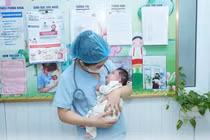 Trẻ ho khò khè không ngờ sốc nhiễm khuẩn, áp xe phổi do tụ cầu vàng