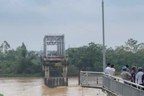 Chi hơn 9 tỷ đồng trục vớt cầu Phong Châu và phương tiện gặp nạn