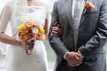 Bị tình cũ của cô dâu tới phá đám, chủ rể phản ứng bất ngờ