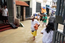 Cách phòng, chống dịch bệnh thường gặp trong mưa lũ và ngập lụt