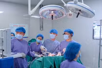 Phối hợp chuyên môn lần đầu phẫu thuật ngực lõm giúp trẻ tự ti hạnh phúc