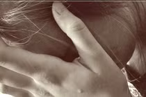 Đi phá thai... bất ngờ gặp đúng vợ của người tình là bác sĩ 