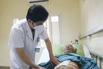 Chướng bụng, khó tiêu nghĩ bệnh tuổi già... không ngờ u gan "khủng"