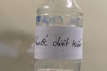 Hy hữu: Nhập viện cấp cứu vì uống nhầm thuốc diệt kiến để trong tủ lạnh