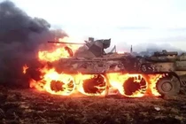 Mặt trận Kursk nóng rẫy: Thiết giáp Nga "xóa sổ" trung đội bộ binh Ukraine 