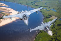 Tận mục Su-35 "thần hộ vệ" tiêm kích bom Su-34 trên chiến trường Ukraine