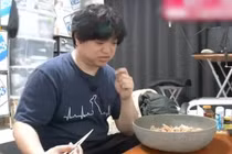 Ăn 3 bữa giống nhau suốt 15 năm, chàng trai khiến nhà khoa học phát sốc