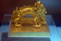 Cổ vật “rồng khênh kiệu Mặt Trời” nhà Nguyễn 