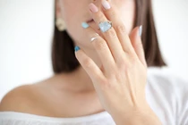 Xét nghiệm máu, cô gái sững sờ phát hiện mình là "quái vật thần thoại" 