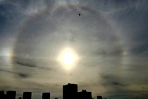 Hiện tượng hào quang mặt trời liên tục xảy ra, chuyên gia lý giải sao? 