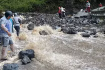 CSGT ở Hà Giang trắng đêm ứng cứu du khách, người dân