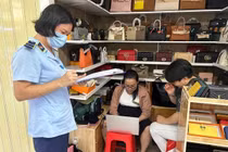 Hàng giả, hàng nhái “tung hoành” dịp cận Tết