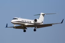 Đang lái máy bay, phi hành gia sốc nặng vì... đối đầu UFO