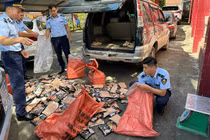 Kiểm tra, thu giữ gần 200kg xúc xích nhập lậu