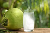 Lợi ích sức khỏe ít người biết của nước dừa