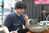 Ăn 3 bữa giống nhau suốt 15 năm, chàng trai khiến nhà khoa học phát sốc