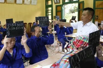 Lớp học "đặc biệt" giữa lòng hồ Thác Bà cho những người từng lầm lỡ