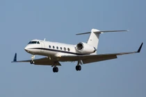 Đang lái máy bay, phi hành gia sốc nặng vì... đối đầu UFO