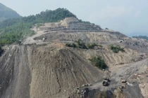 Bãi thải mỏ than suối Bàng nguy cơ sạt lở, dân nơm nớp lo sợ